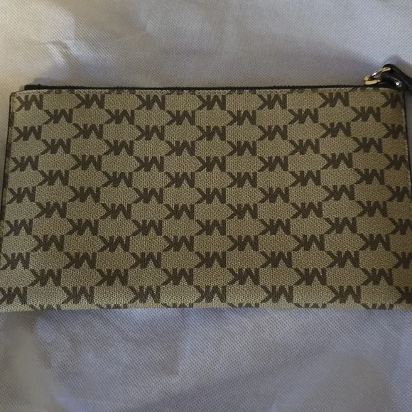 Michael Kors Jet Set Bag And Wallets - Picture 9 of 9